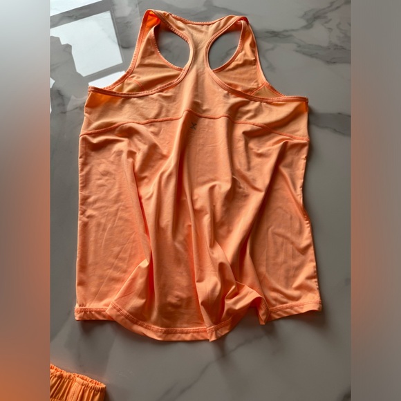 NEW without tags. Xersion Womens Running Short set in a beautiful airy orange - Picture 7 of 8